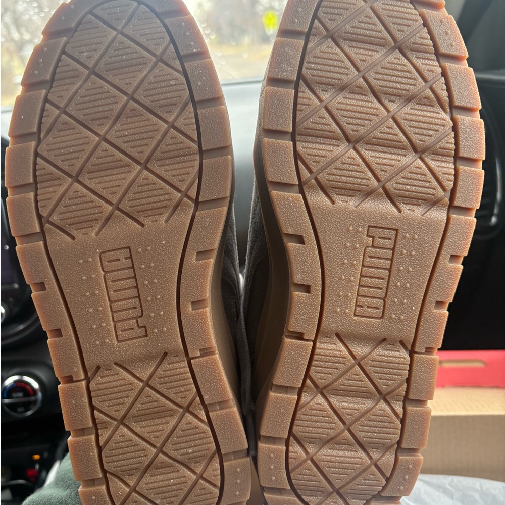 Puma sneakers size 8.5 gray with a tan gummy platform - Picture 3 of 6
